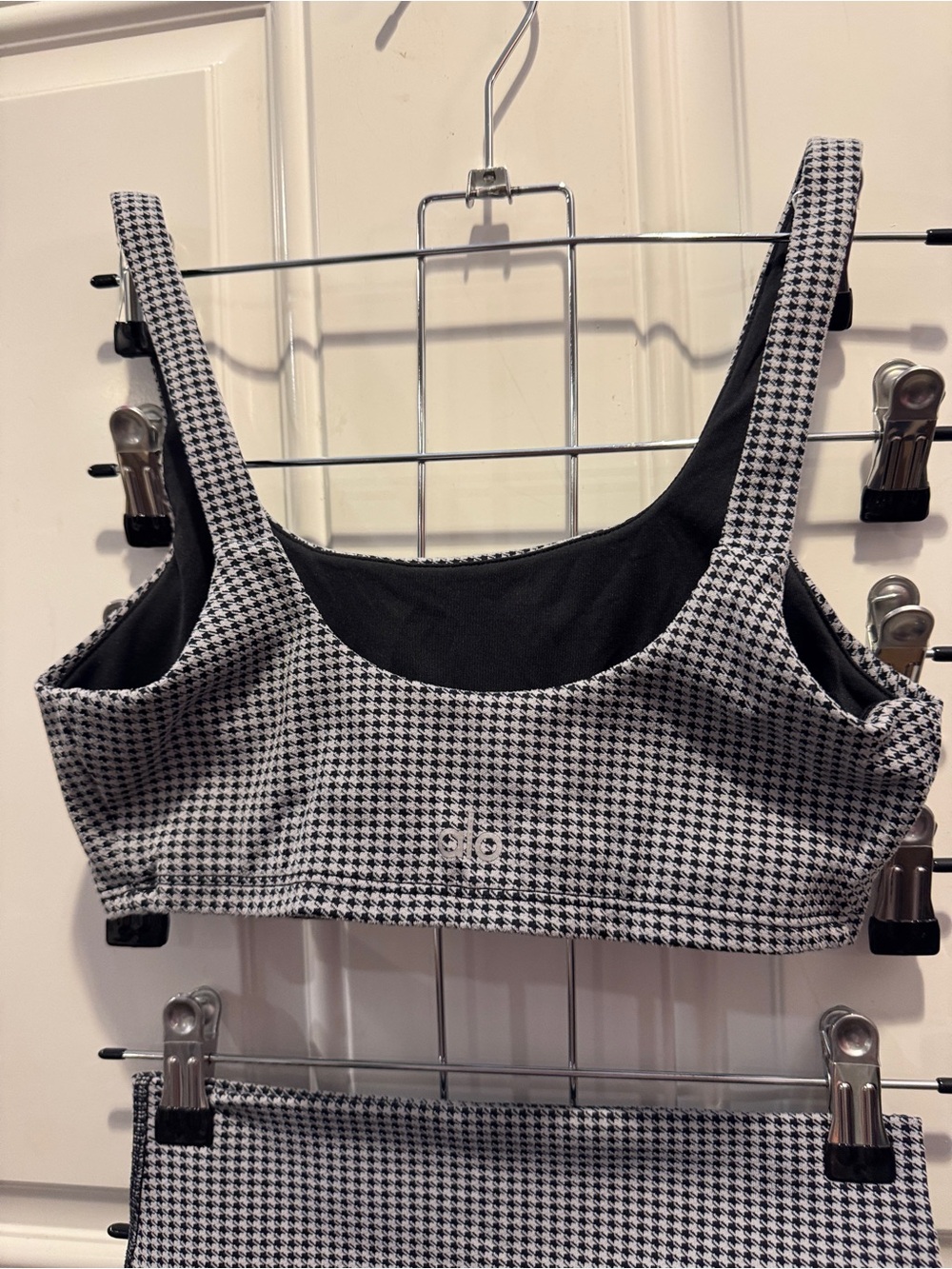 ALO Yoga Airtech Micro Houndstooth Bra & Micro Houndstooth Biker Short Set $158 - Picture 14 of 16
